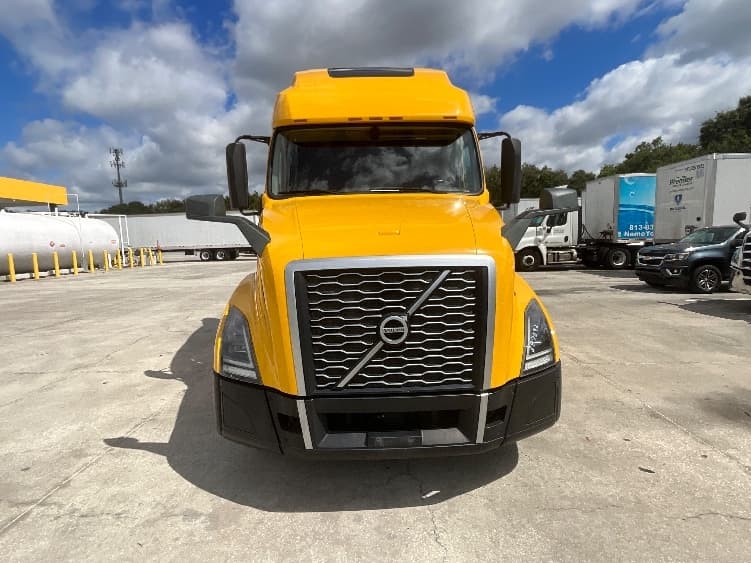 2022 Volvo VNL 760 in Tampa, FL — photo 2