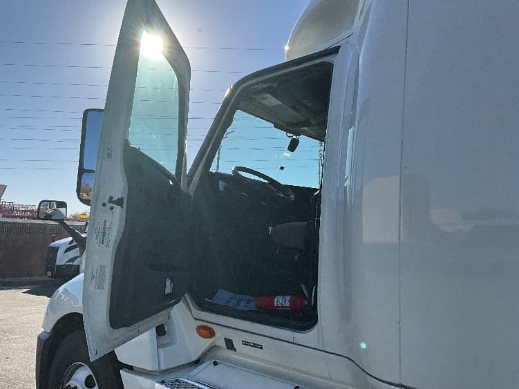 2022 International LT in San Leandro, CA — photo 8