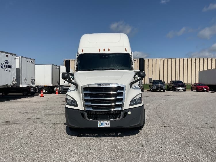 2021 Freightliner Cascadia in Moberly, MO — photo 2