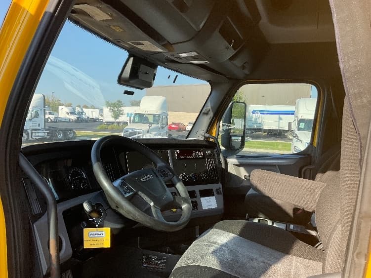 2022 Freightliner Cascadia in Chicago (Melrose Park), IL — photo 10