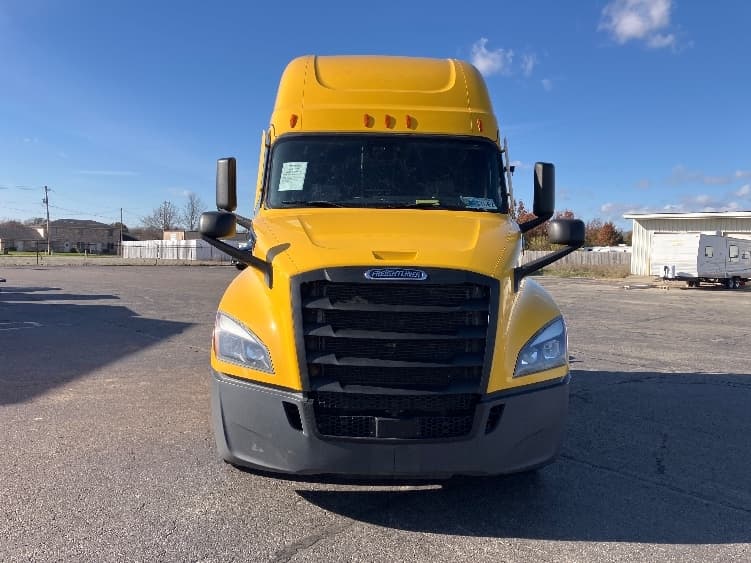 2022 Freightliner Cascadia in Chicago (Melrose Park), IL — photo 2