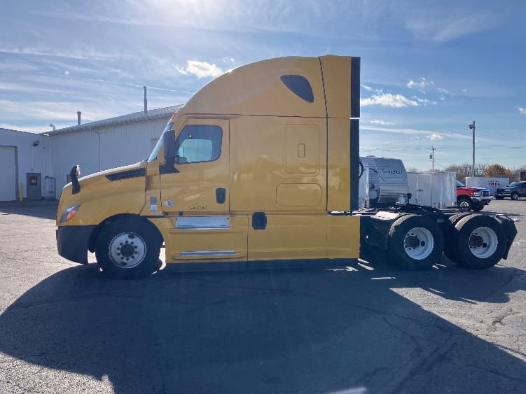2022 Freightliner Cascadia in Chicago (Melrose Park), IL — photo 4