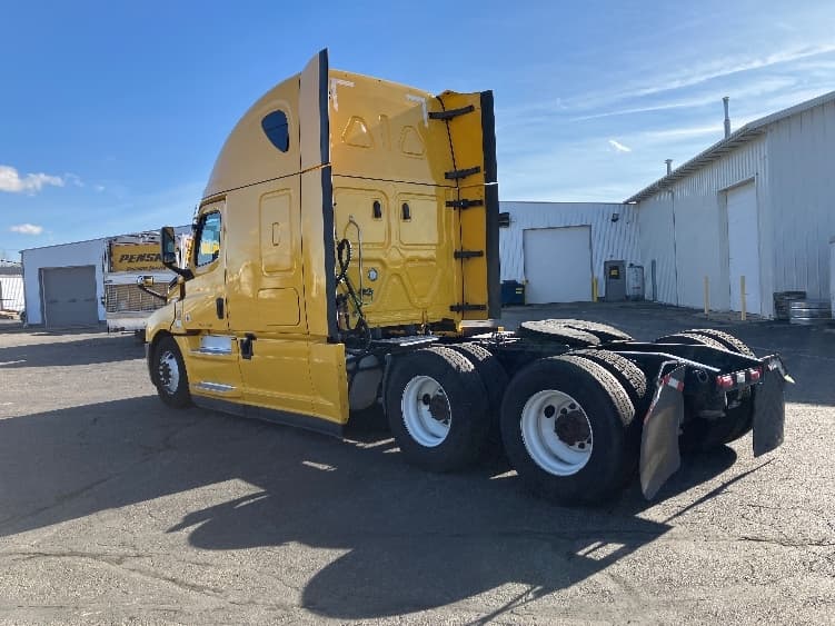2022 Freightliner Cascadia in Chicago (Melrose Park), IL — photo 5