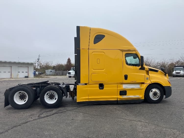 2022 Freightliner Cascadia in Chicago (Melrose Park), IL — photo 8