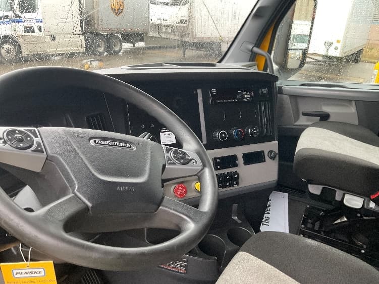 2022 Freightliner Cascadia in Moberly, MO — photo 10