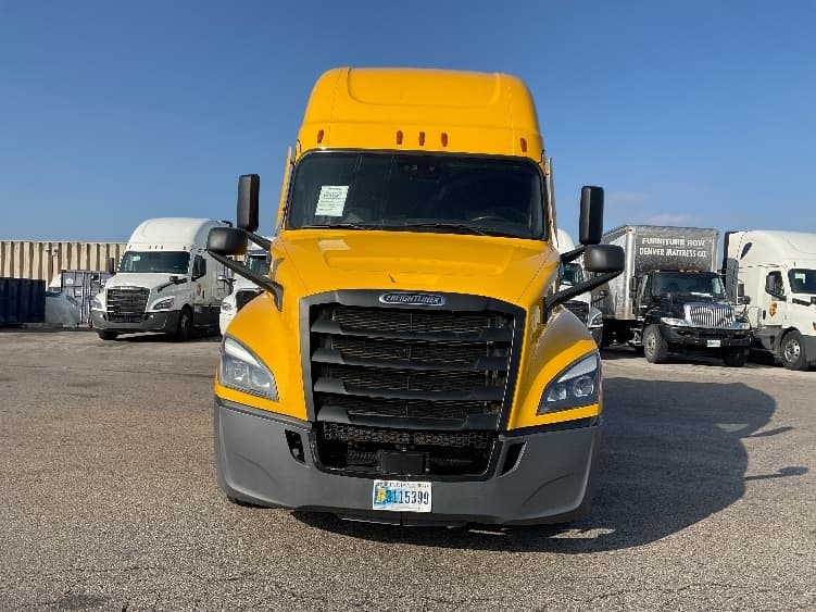2022 Freightliner Cascadia in Moberly, MO — photo 2
