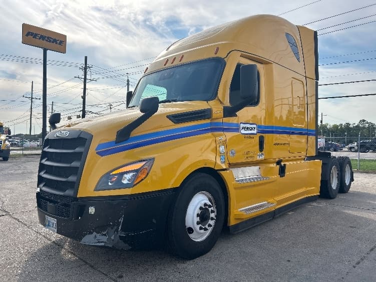 2022 Freightliner Cascadia in Beaumont, TX — photo 3