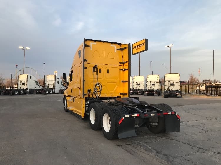 2022 Freightliner Cascadia in Kansas City, MO — photo 5