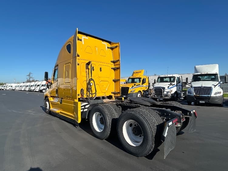 2022 Freightliner Cascadia in Stockton, CA — photo 5