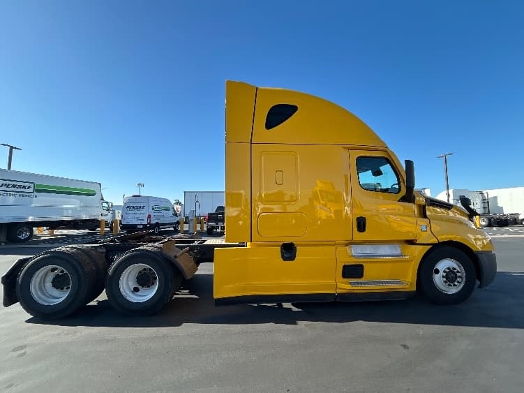 2022 Freightliner Cascadia in Stockton, CA — photo 8
