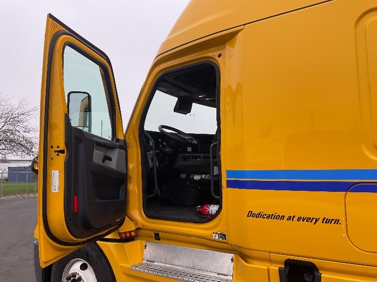 2022 Freightliner Cascadia in Stockton, CA — photo 9