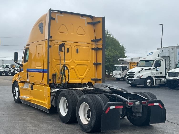 2022 Freightliner Cascadia in Springfield, MO — photo 5