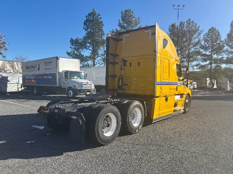 2022 Freightliner Cascadia in Fredericksburg, VA — photo 7