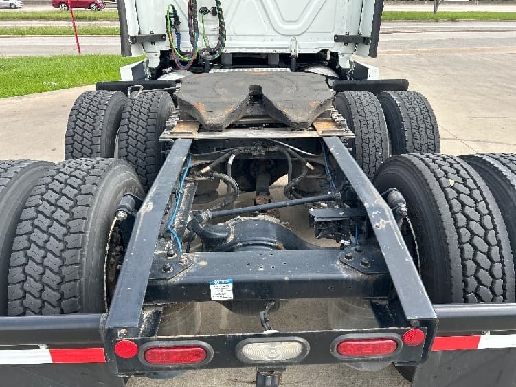 2021 Freightliner Cascadia in La Porte, IN — photo 6