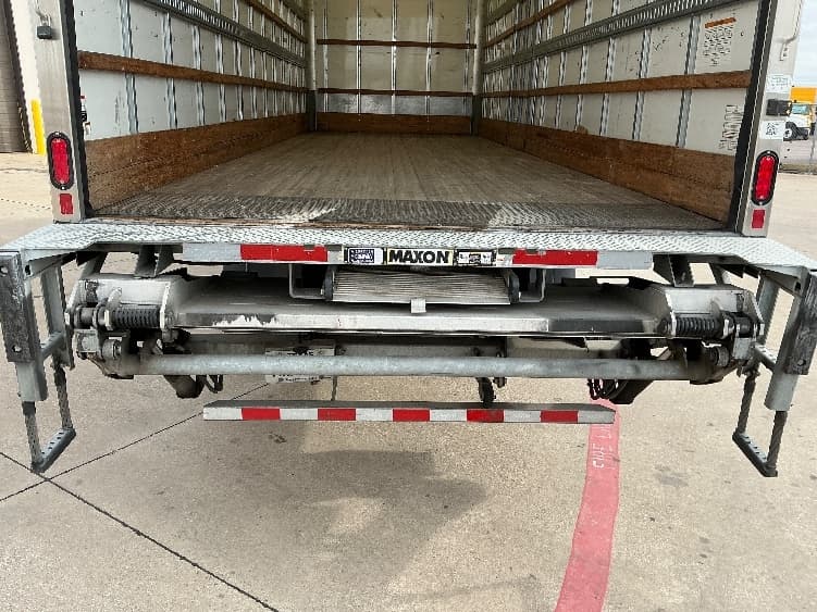 2022 Freightliner M2 106 in Dallas, TX — photo 10