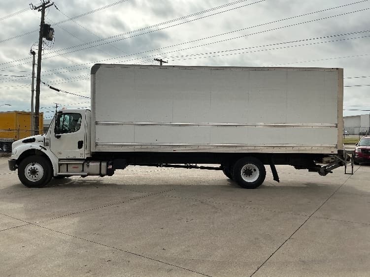 2022 Freightliner M2 106 in Dallas, TX — photo 4