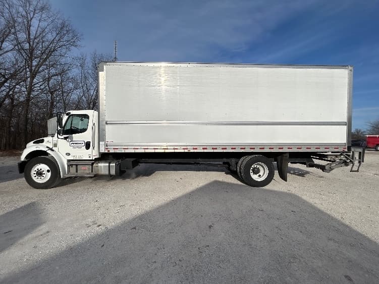 2022 Freightliner M2 106 in Evansville, IN — photo 4