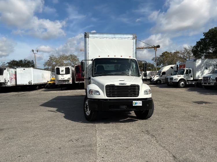 2022 Freightliner M2 106 in Springfield, MO — photo 2