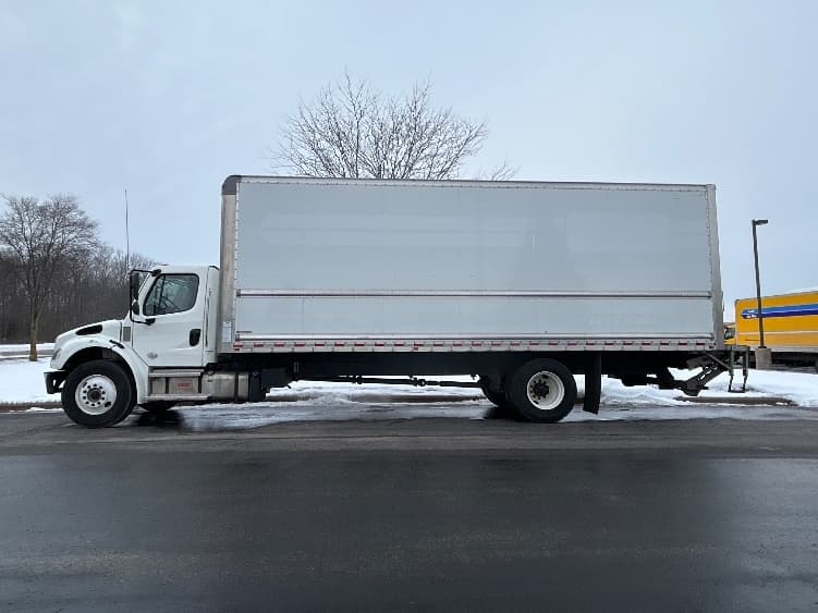 2022 Freightliner M2 106 in Milwaukee, WI — photo 4
