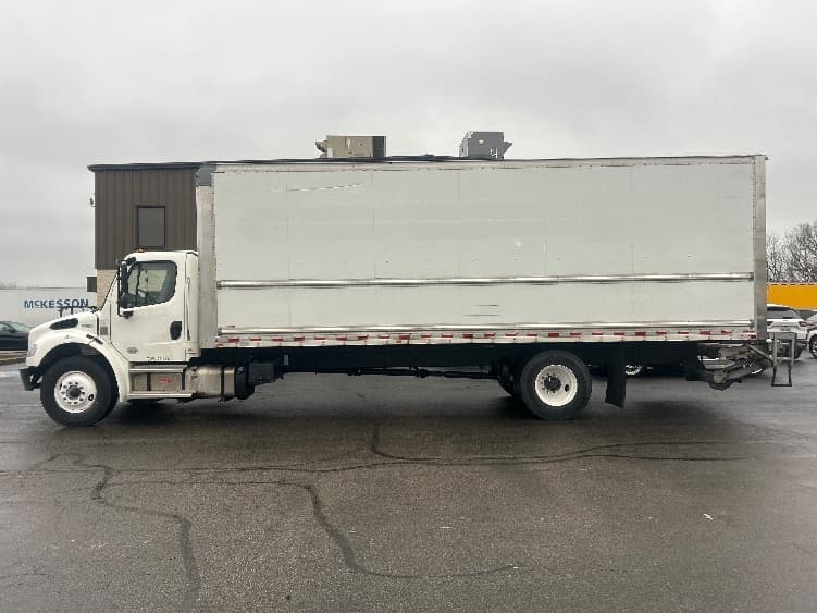 2022 Freightliner M2 106 in Obetz, OH — photo 4