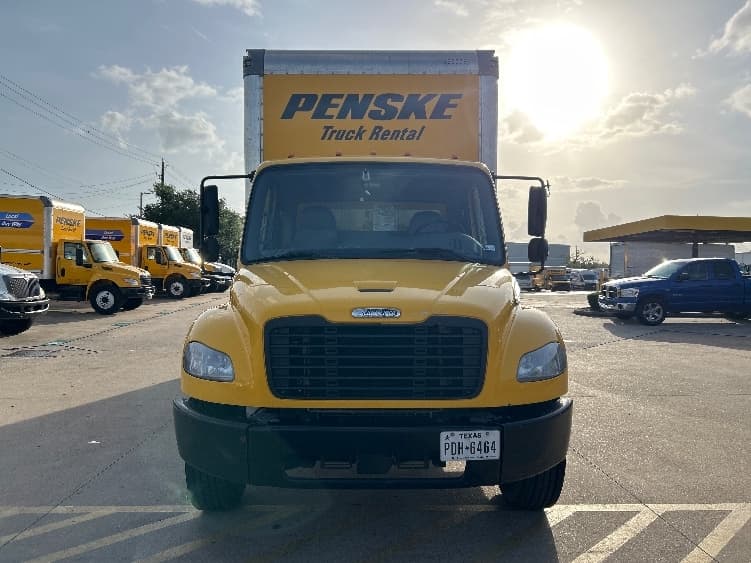 2022 Freightliner M2 106 in Houston, TX — photo 2