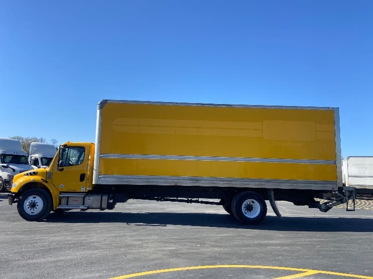 2022 Freightliner M2 106 in San Antonio, TX — photo 4