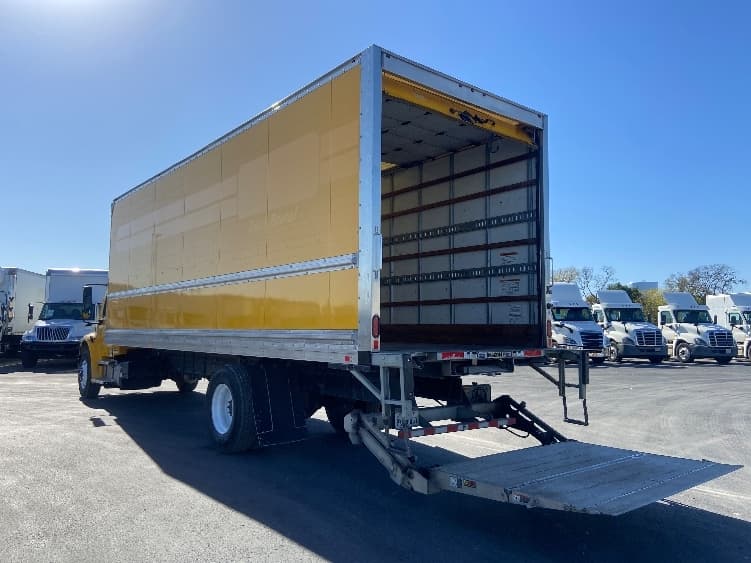 2022 Freightliner M2 106 in San Antonio, TX — photo 9