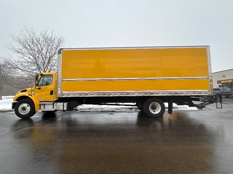 2022 Freightliner M2 106 in Milwaukee, WI — photo 4