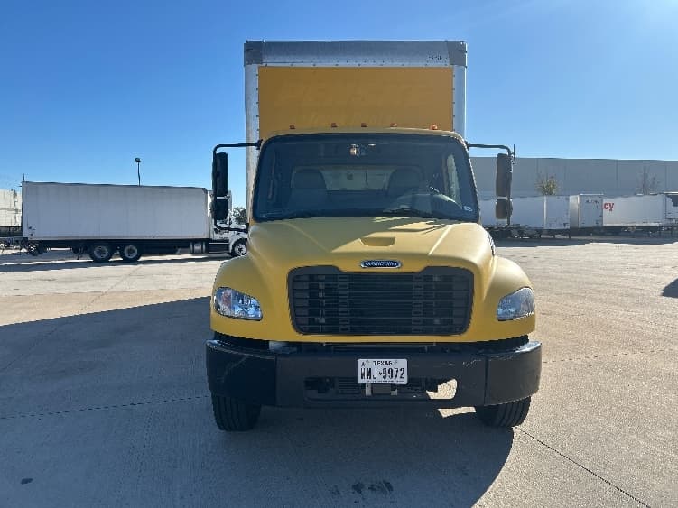 2022 Freightliner M2 106 in Houston, TX — photo 2