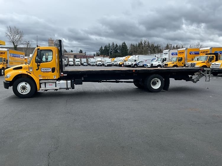 2022 Freightliner M2 106 in Portland, OR — photo 4