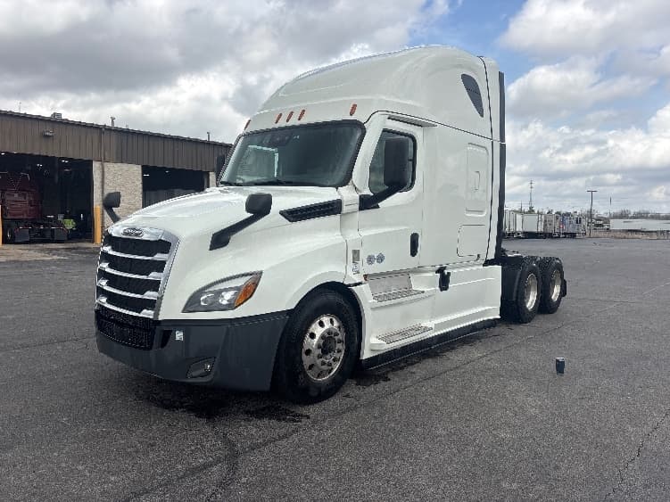 2021 Freightliner Cascadia in Piqua, OH — photo 3