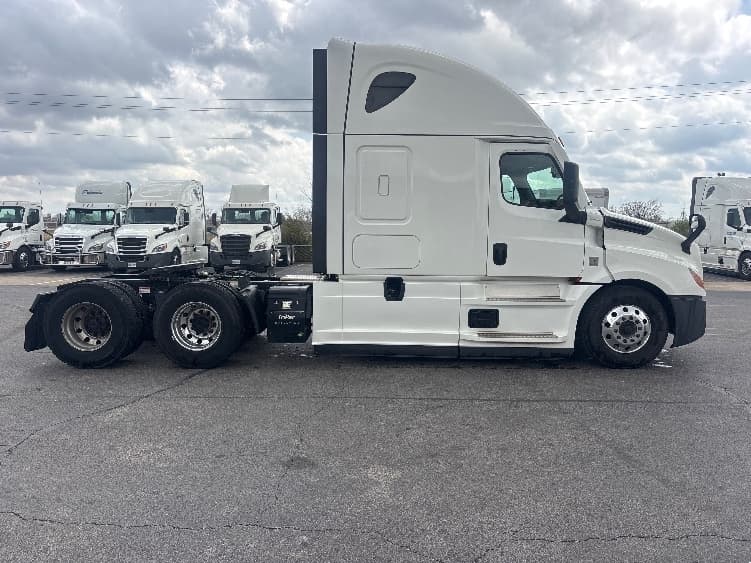 2021 Freightliner Cascadia in Piqua, OH — photo 8