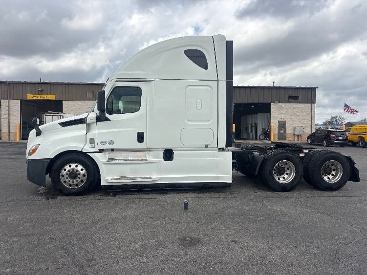 2021 Freightliner Cascadia in Piqua, OH — photo 4