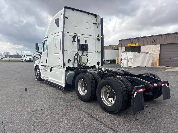 2021 Freightliner Cascadia in Piqua, OH — photo 5