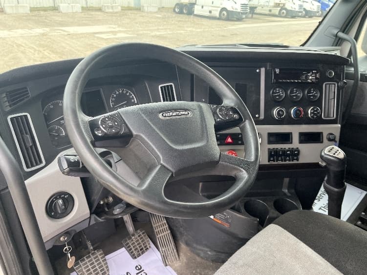 2021 Freightliner Cascadia in Piqua, OH — photo 10