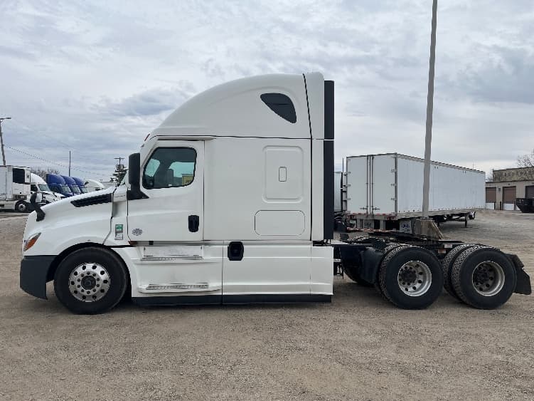 2021 Freightliner Cascadia in Piqua, OH — photo 4