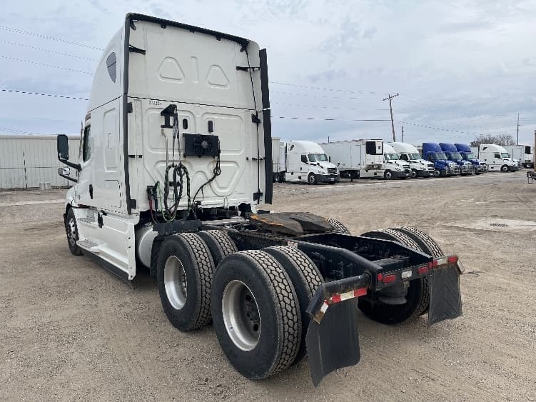 2021 Freightliner Cascadia in Piqua, OH — photo 5