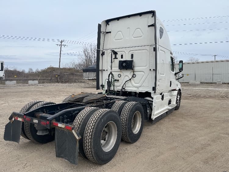 2021 Freightliner Cascadia in Piqua, OH — photo 7