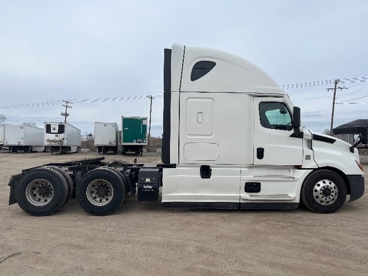 2021 Freightliner Cascadia in Piqua, OH — photo 8