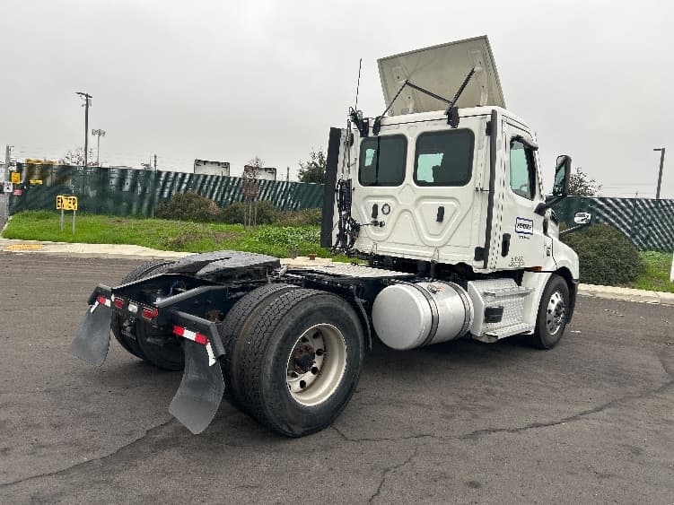 2022 Freightliner Cascadia in Stockton, CA — photo 7