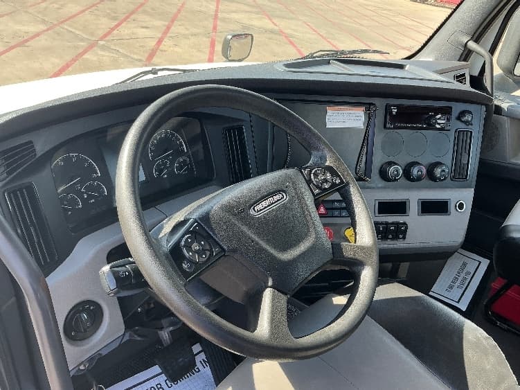 2022 Freightliner Cascadia in Tulsa, OK — photo 10