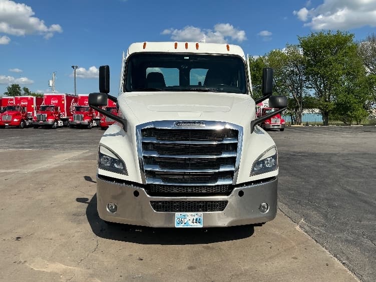 2022 Freightliner Cascadia in Tulsa, OK — photo 2