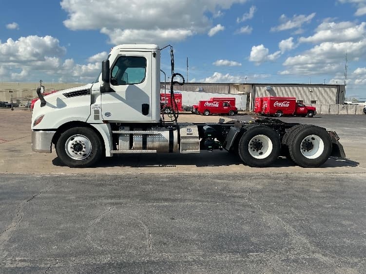 2022 Freightliner Cascadia in Tulsa, OK — photo 4