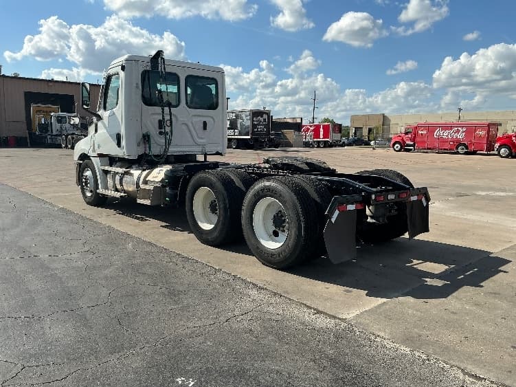 2022 Freightliner Cascadia in Tulsa, OK — photo 5