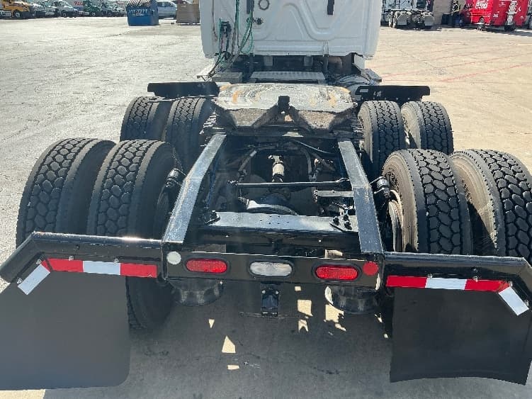 2022 Freightliner Cascadia in Tulsa, OK — photo 6