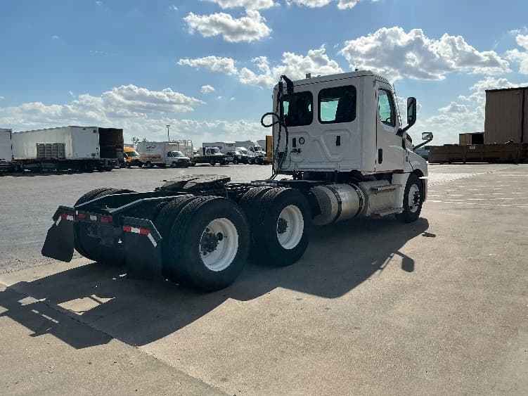 2022 Freightliner Cascadia in Tulsa, OK — photo 7