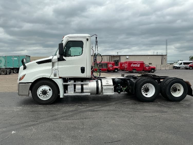 2022 Freightliner Cascadia in Tulsa, OK — photo 4