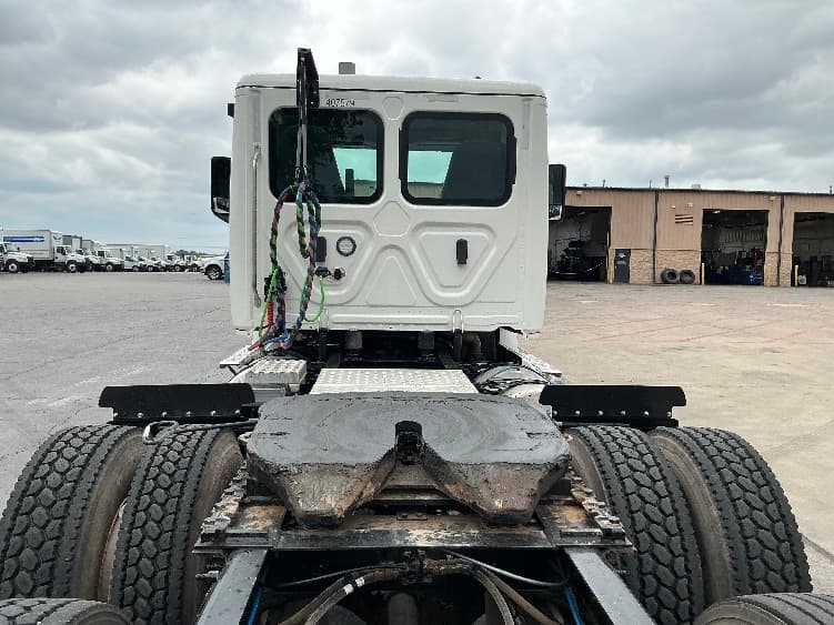 2022 Freightliner Cascadia in Tulsa, OK — photo 6