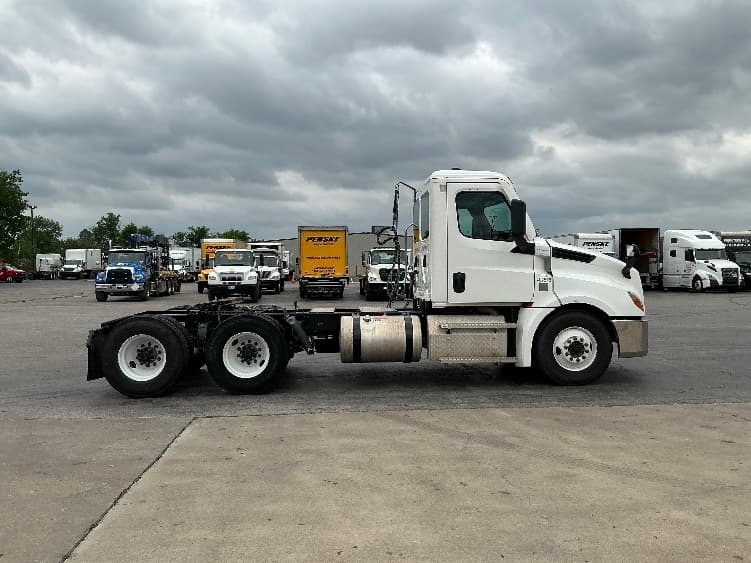 2022 Freightliner Cascadia in Tulsa, OK — photo 8
