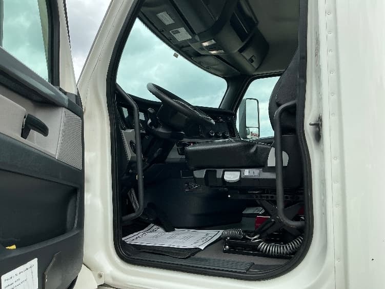 2022 Freightliner Cascadia in Tulsa, OK — photo 9